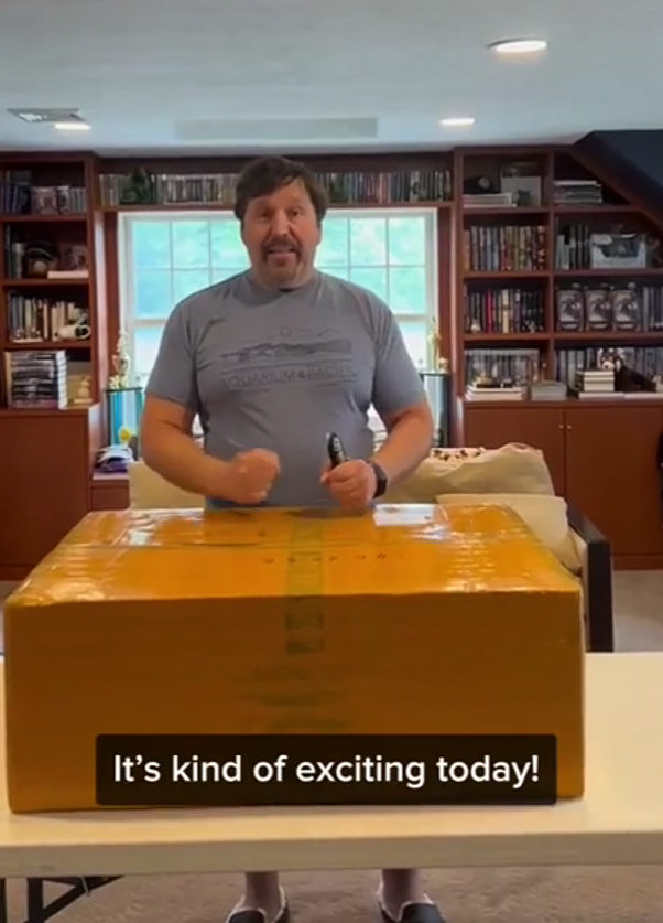Unboxing the Drizzt Do’Urden 1:4 Scale Statue with R.A. Salvatore