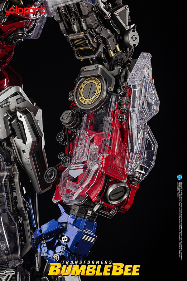 Optimus Prime 24″ Statue – [Deluxe Version]
